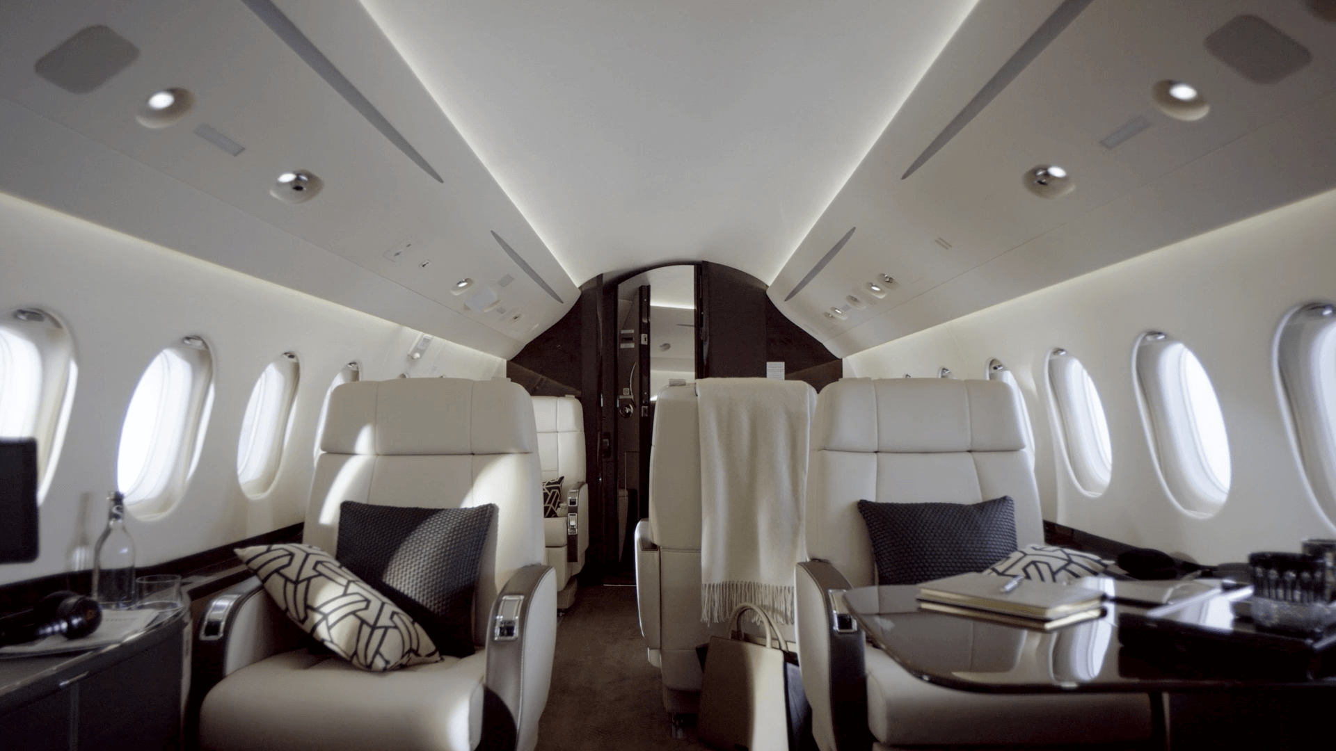 A tour of the Dassault Falcon 2000LXS | Business Jet Interiors